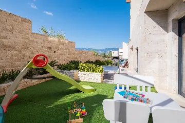 Spacious Villa Retreat With Pool in Pag