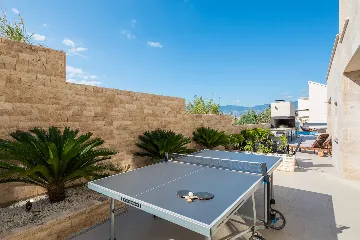 Spacious Villa Retreat With Pool in Pag