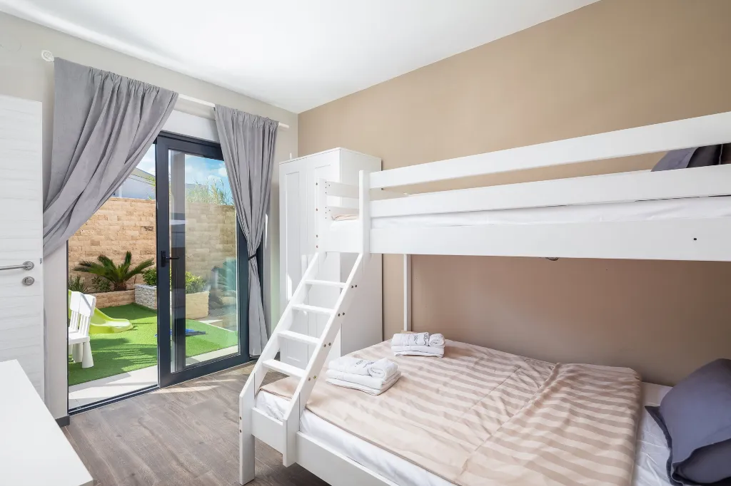 Spacious Villa Retreat With Pool in Pag