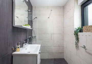 Spacious Villa Retreat With Pool in Pag