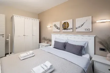 Spacious Villa Retreat With Pool in Pag