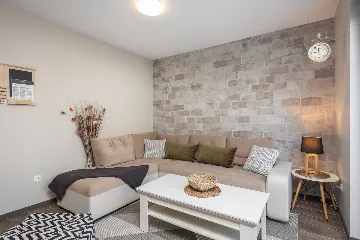 Spacious Villa Retreat With Pool in Pag