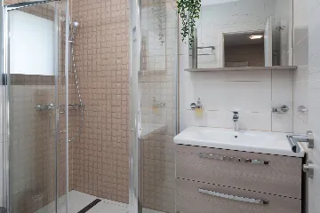 Spacious Villa Retreat With Pool in Pag