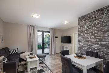 Spacious Villa Retreat With Pool in Pag