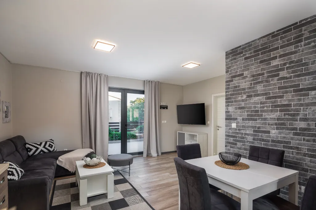 Spacious Villa Retreat With Pool in Pag