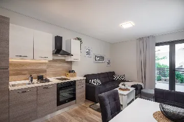 Spacious Villa Retreat With Pool in Pag