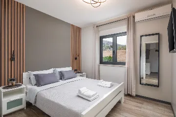 Spacious Villa Retreat With Pool in Pag