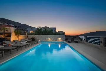 Spacious Villa Retreat With Pool in Pag