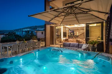 Spacious Villa Retreat With Pool in Pag