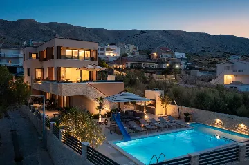 Spacious Villa Retreat With Pool in Pag
