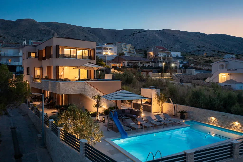 Spacious Villa Retreat With Pool in Pag