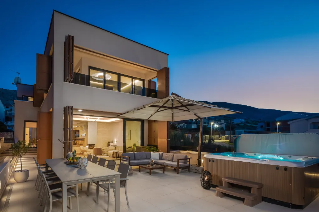 Spacious Villa Retreat With Pool in Pag