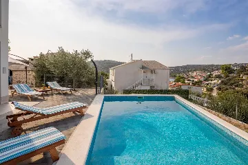 Coastal Family Villa with Pool in Sevid