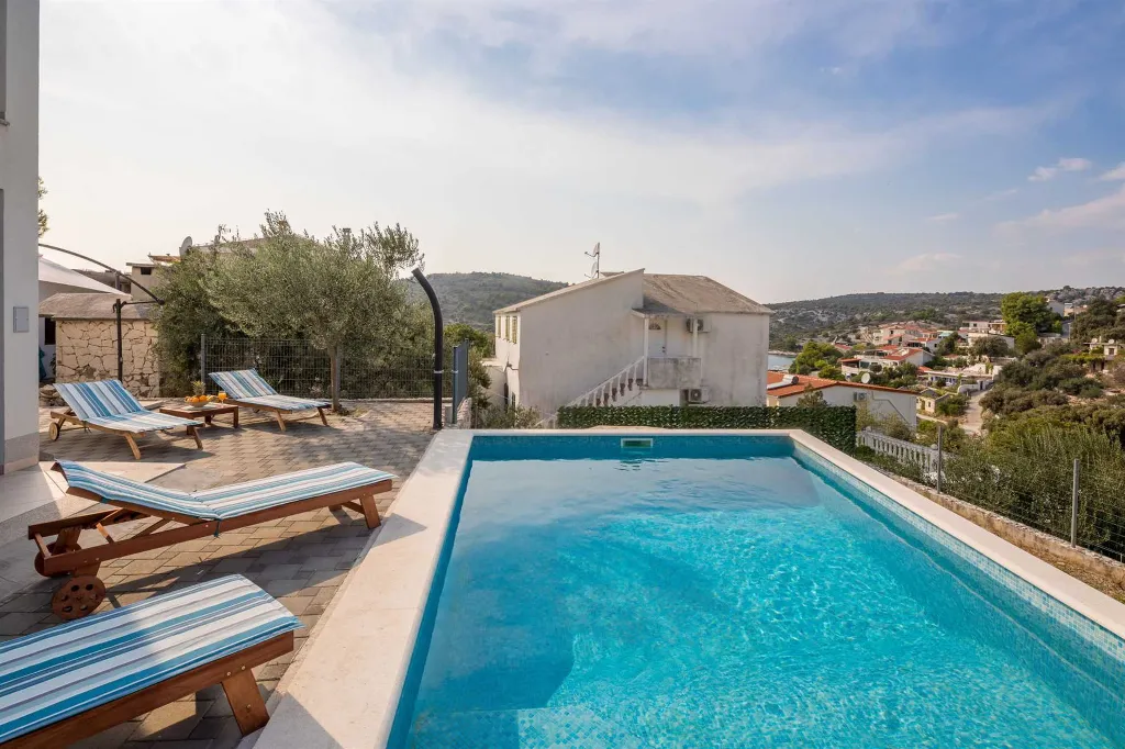 Coastal Family Villa with Pool in Sevid