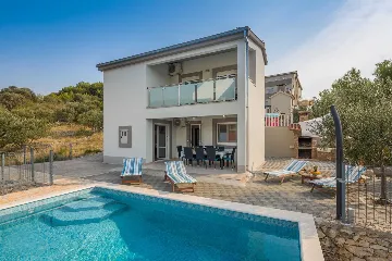 Coastal Family Villa with Pool in Sevid