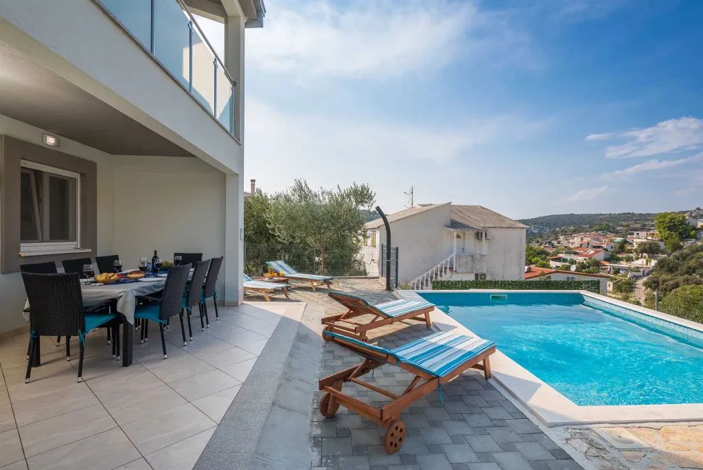 Coastal Family Villa with Pool in Sevid