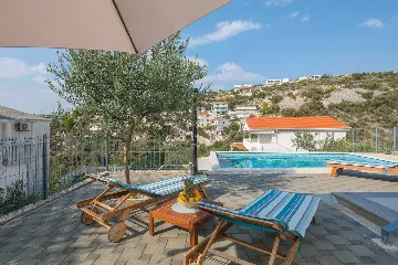 Coastal Family Villa with Pool in Sevid