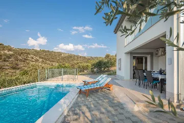 Coastal Family Villa with Pool in Sevid