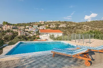 Coastal Family Villa with Pool in Sevid