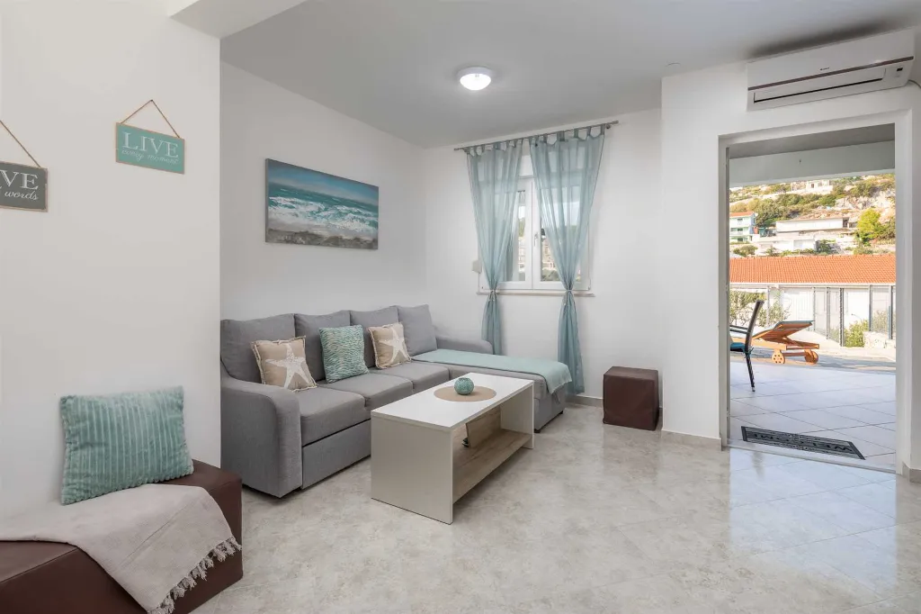 Coastal Family Villa with Pool in Sevid