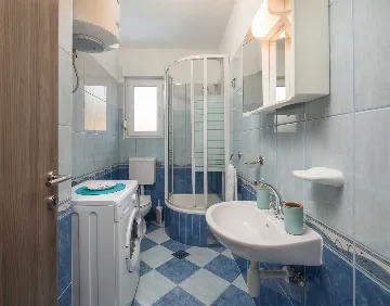 Coastal Family Villa with Pool in Sevid