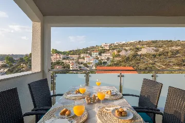 Coastal Family Villa with Pool in Sevid