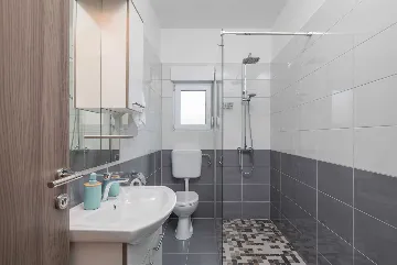 Coastal Family Villa with Pool in Sevid