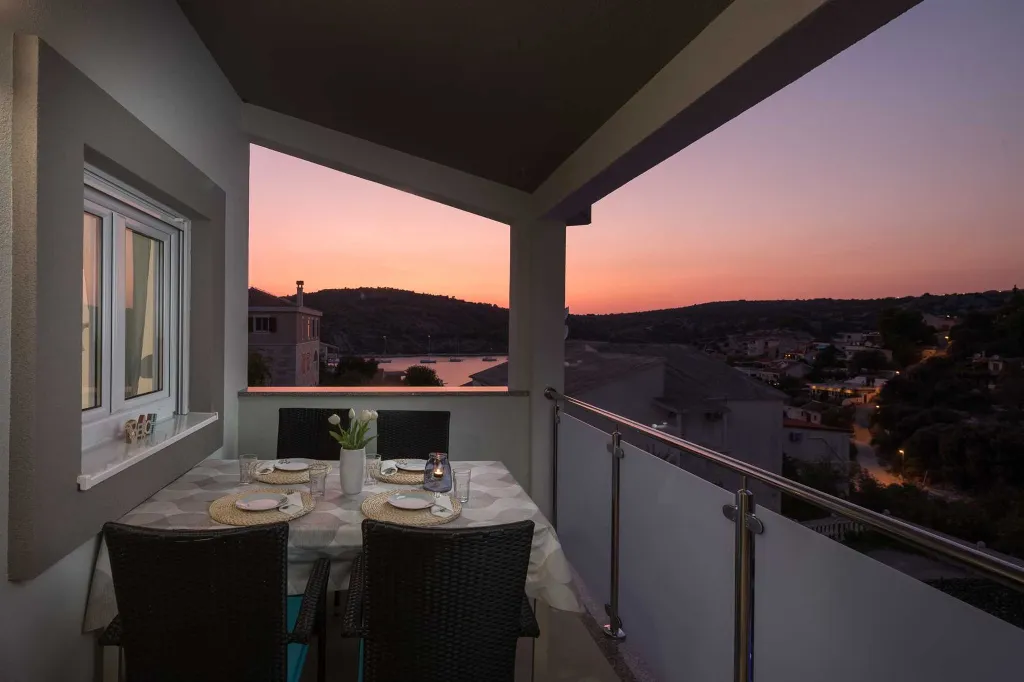 Coastal Family Villa with Pool in Sevid