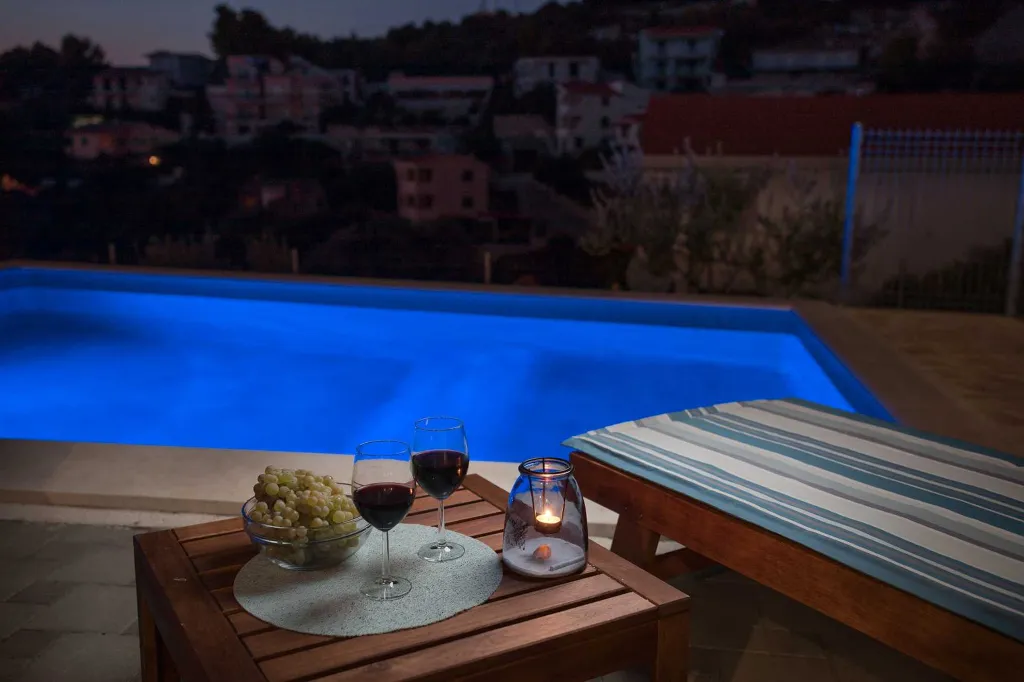 Coastal Family Villa with Pool in Sevid