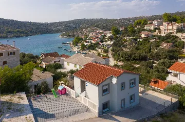 Coastal Family Villa with Pool in Sevid