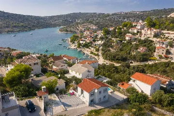 Coastal Family Villa with Pool in Sevid