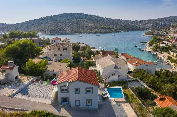 Coastal Family Villa with Pool in Sevid