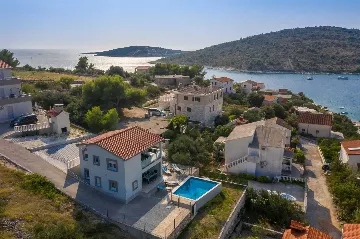 Coastal Family Villa with Pool in Sevid