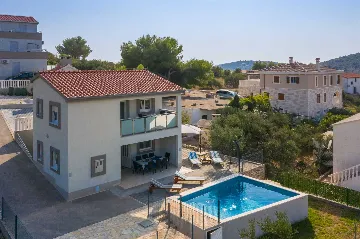 Coastal Family Villa with Pool in Sevid