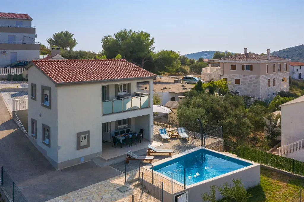 Coastal Family Villa with Pool in Sevid