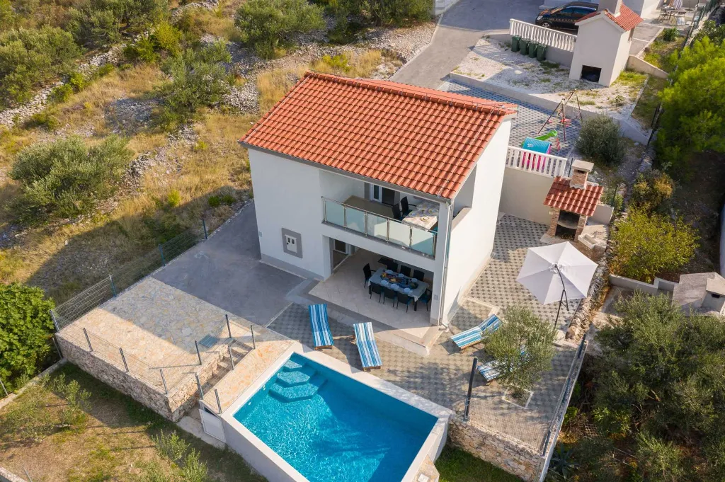 Coastal Family Villa with Pool in Sevid