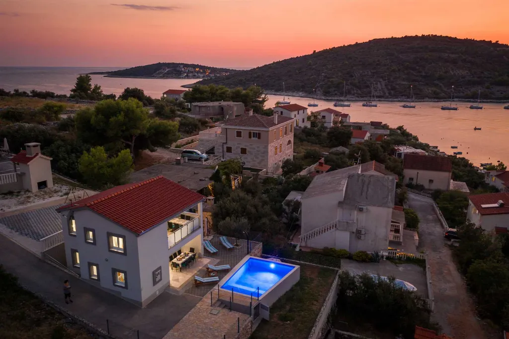 Coastal Family Villa with Pool in Sevid