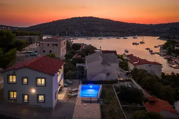 Coastal Family Villa with Pool in Sevid