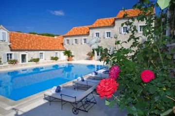 Elegant 7-Bedroom Villa with Pool in Maslinica