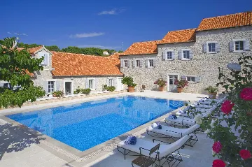 Elegant 7-Bedroom Villa with Pool in Maslinica