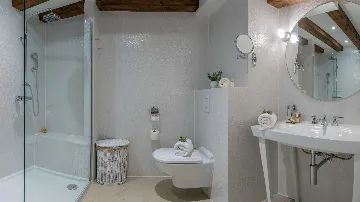 Elegant 7-Bedroom Villa with Pool in Maslinica