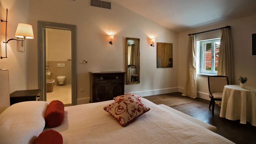 Elegant 7-Bedroom Villa with Pool in Maslinica