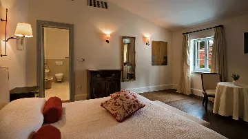 Elegant 7-Bedroom Villa with Pool in Maslinica