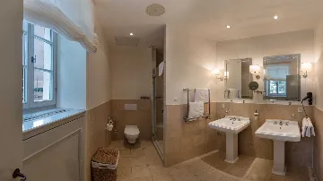 Elegant 7-Bedroom Villa with Pool in Maslinica