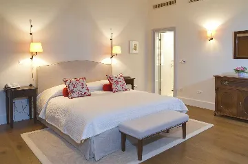 Elegant 7-Bedroom Villa with Pool in Maslinica