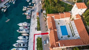 Elegant 7-Bedroom Villa with Pool in Maslinica