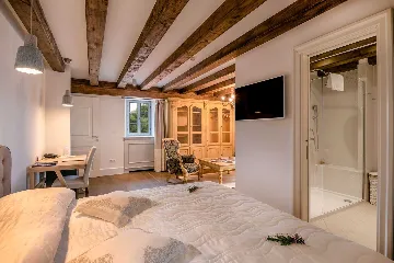 Elegant 7-Bedroom Villa with Pool in Maslinica