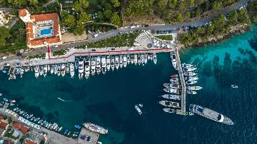 Elegant 7-Bedroom Villa with Pool in Maslinica