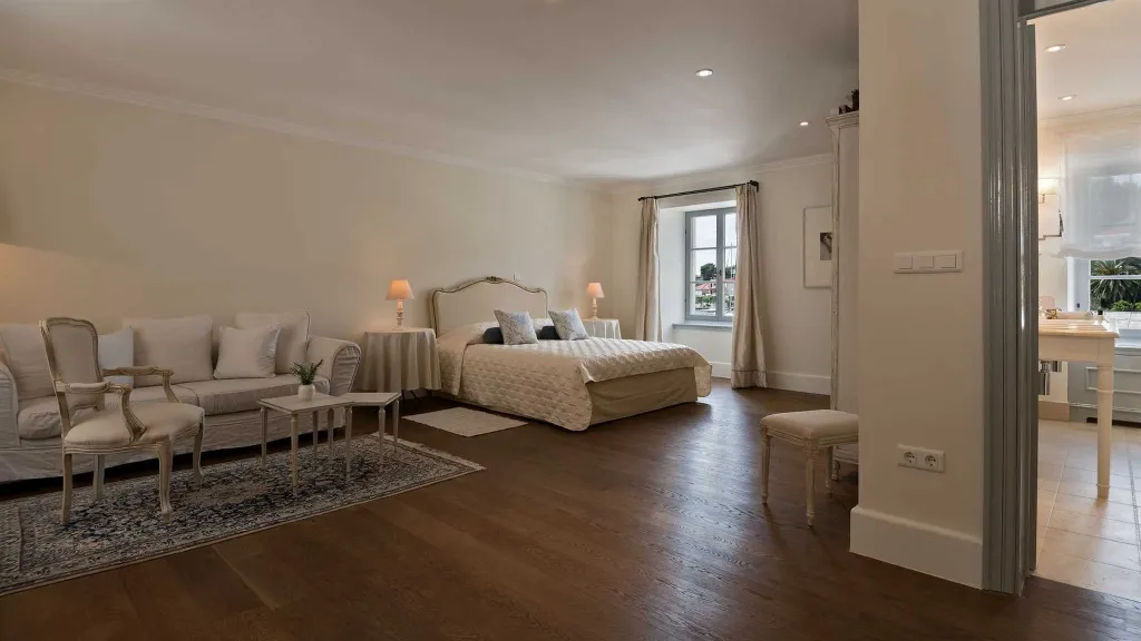 Elegant 7-Bedroom Villa with Pool in Maslinica