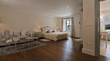 Elegant 7-Bedroom Villa with Pool in Maslinica